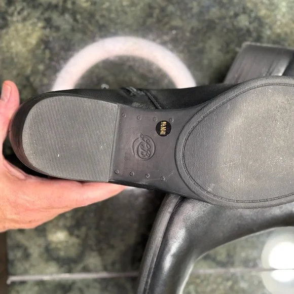 Lucky Brand Black Ankle Booties Sleek Design - Picture 6 of 7